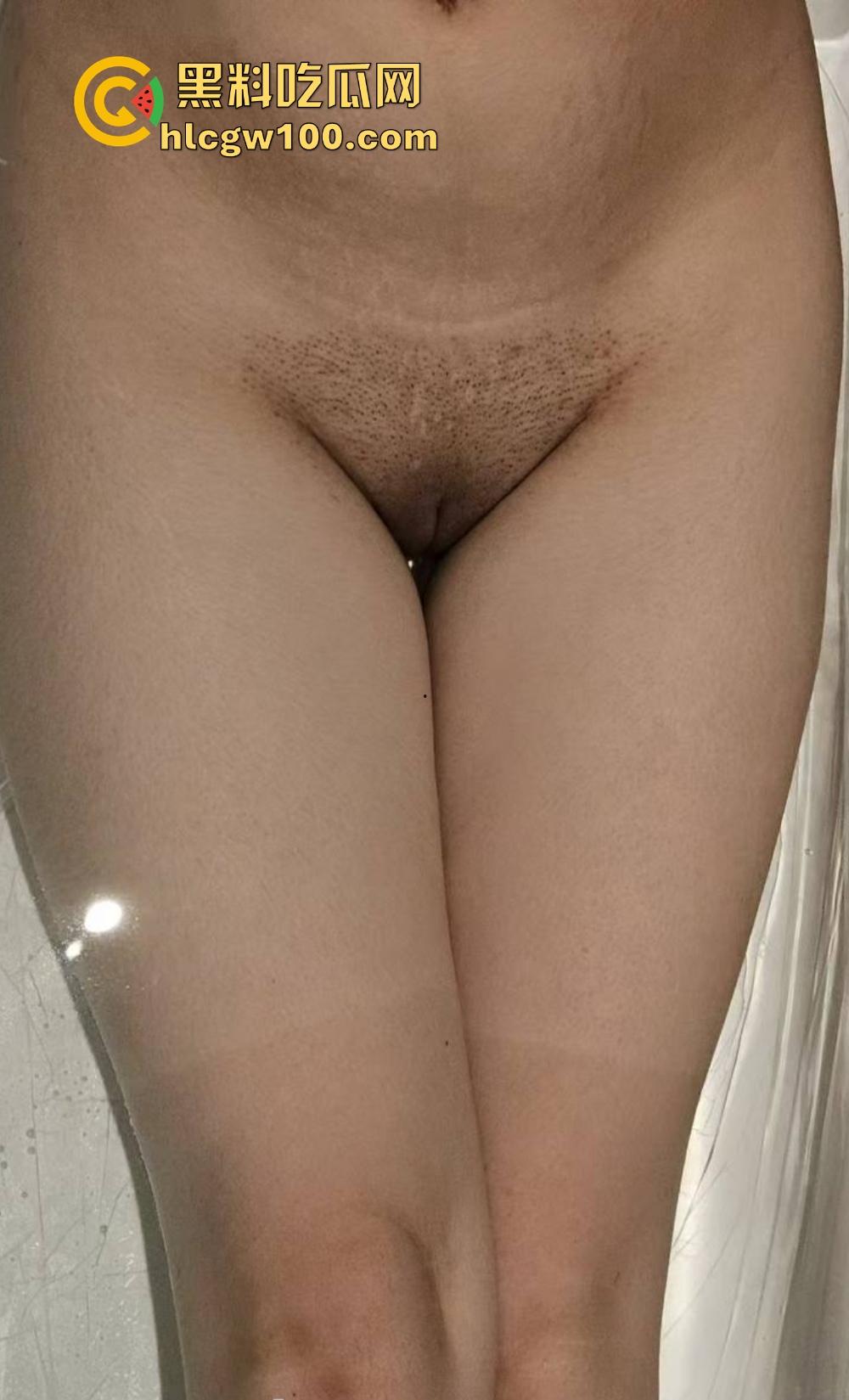 顶级人妻『曼曼奇』推特调教曝光，拳交淋尿群啪性虐，肉便器舔脚吞口水，泄欲母狗任人羞辱！-13