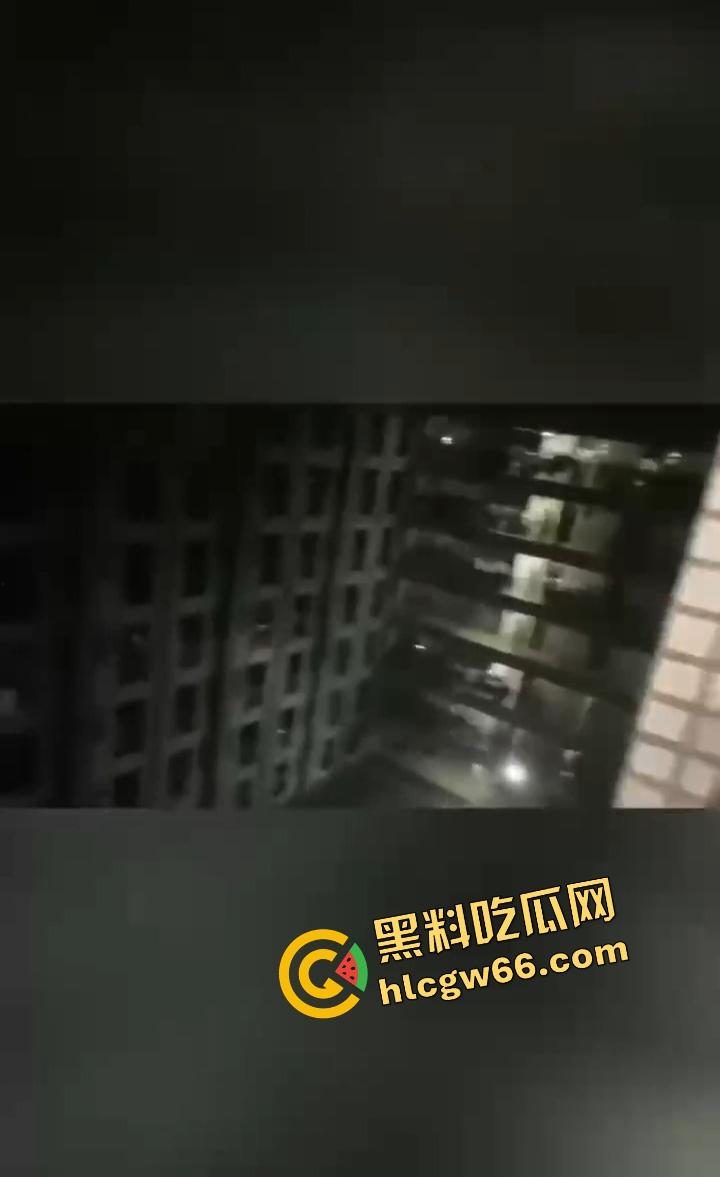 广东肇庆技师学院学生集体炸场？不满学校管理，楼上扔鞭炮砸东西，气氛直接升级成反校运动？-7