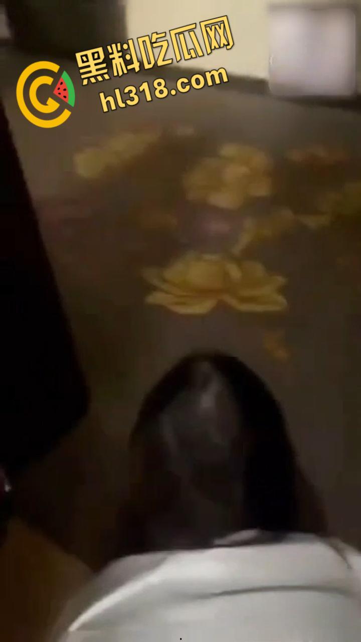 河南反差人妻【王润敏】 ，结婚了也忘不了前任的大屌，酒店开门做爱，私下偷吃太刺激了 ！-5