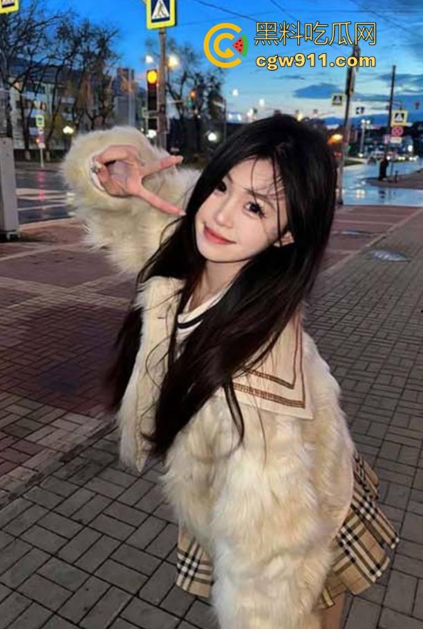 海角乱伦！姐夫满足不了姐姐弟弟来帮忙，爆操跟姐夫通话中的骚姐姐，边淫叫边给电话那头得人渣姐夫听！-3