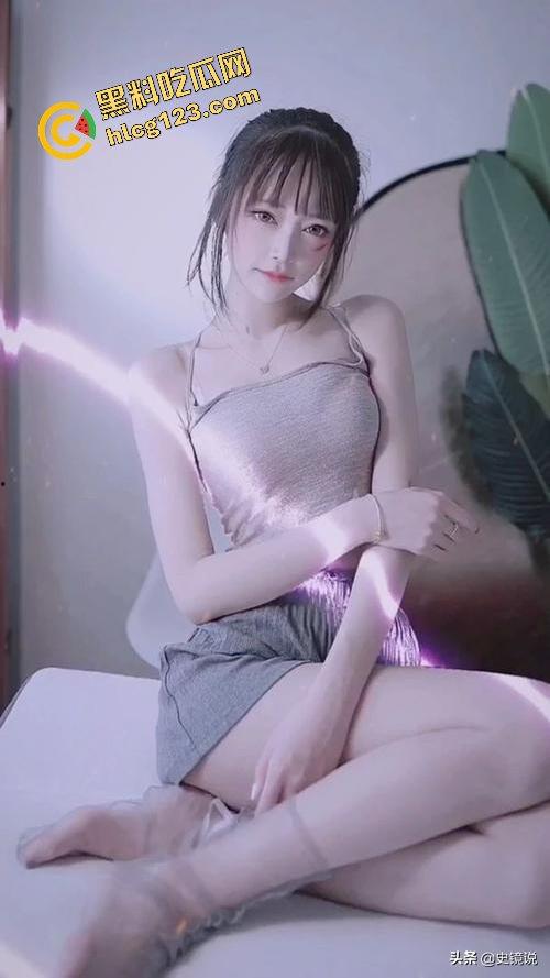 『小狐仙』私人视频流出！浴室玩假鸡巴，火辣湿身后再被大哥后入狂操！-5