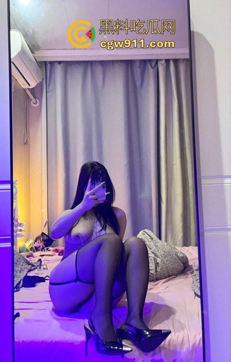 抖音极品网红【二媚女ling】微胖巨乳尤物，情趣丝袜骚浪求金主包养，愿做专属肉便器，骚气十足！-2