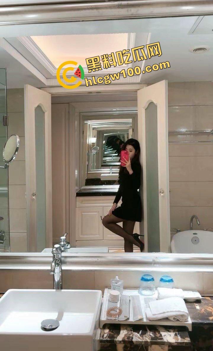 抖音辽宁工业大三反差婊骚货女大『魏魏』穿黑丝与大哥诱惑干炮 骚臀直上直下淫荡榨精！原创独家曝光流出！-4