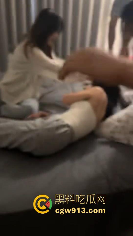 湖北武汉精神小伙和精神小妹，霸凌一个未成年女生，满18还敢造次？这种就应该抓进去关几天！-5