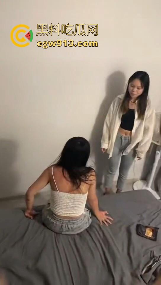 湖北武汉精神小伙和精神小妹，霸凌一个未成年女生，满18还敢造次？这种就应该抓进去关几天！-7