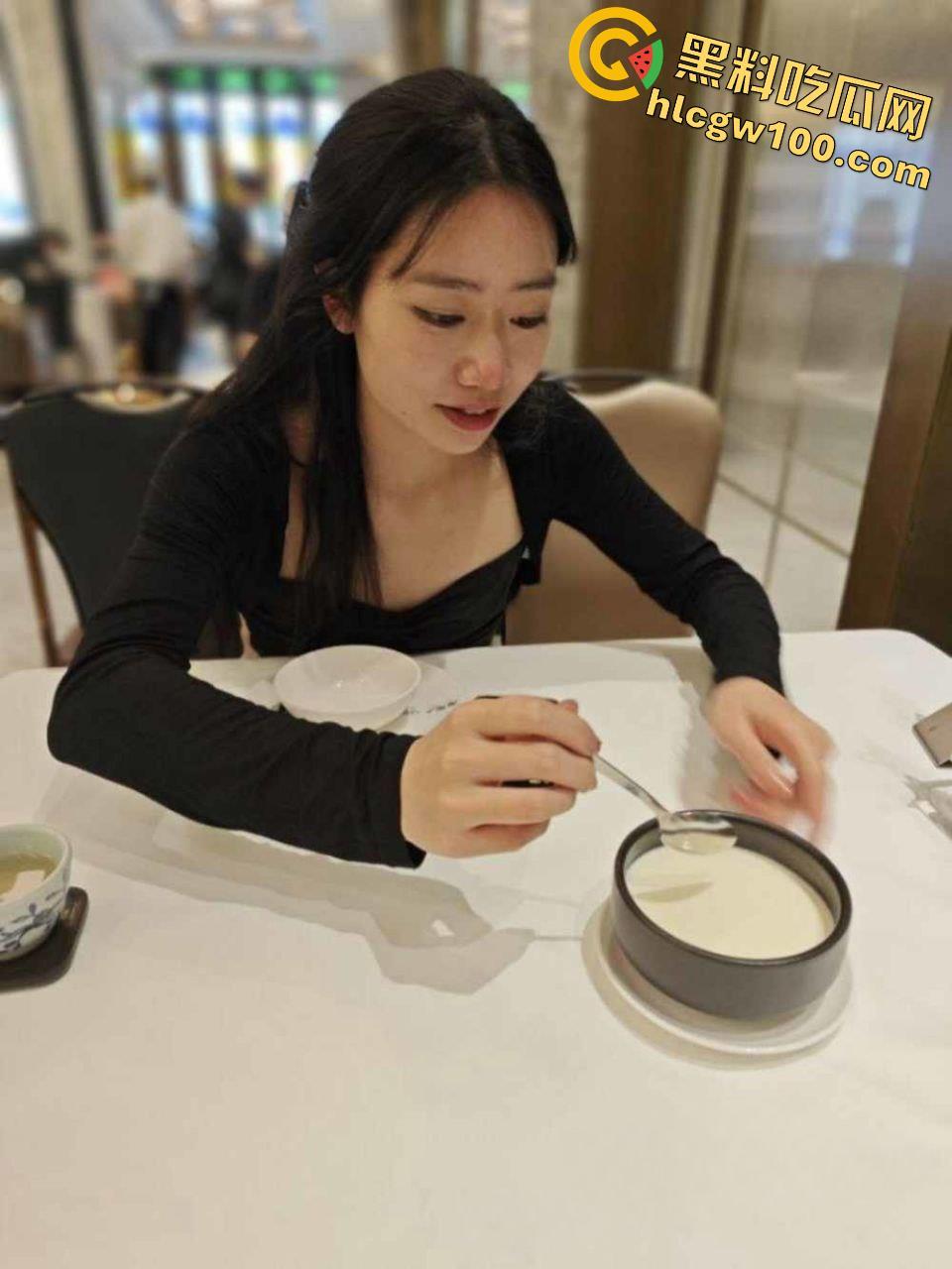 山西文理学院【刘美莹】品学兼优的花季少女沦为学长的私人玩具,身上写满淫言荡语口爆吞精-3