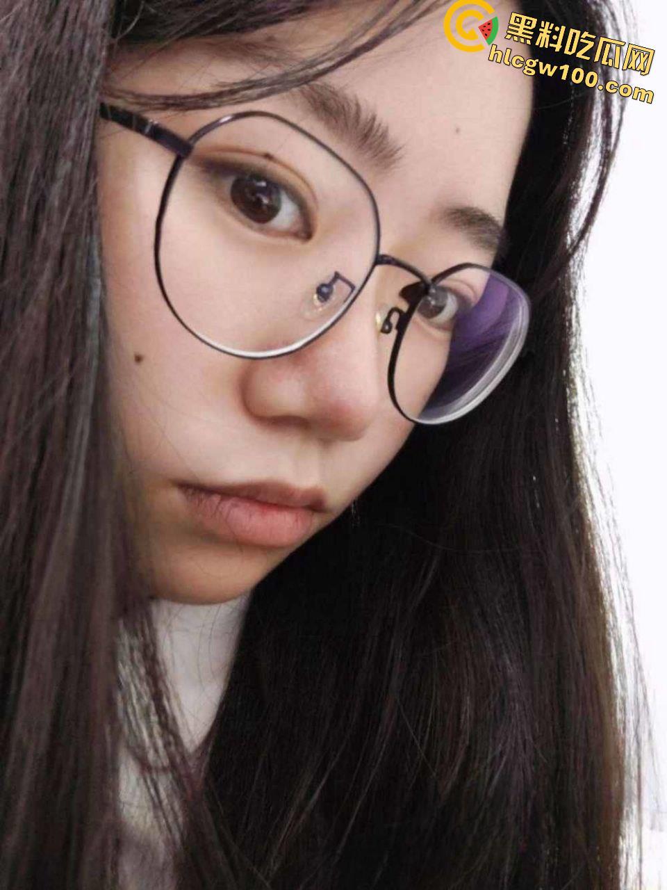 山西文理学院【刘美莹】品学兼优的花季少女沦为学长的私人玩具,身上写满淫言荡语口爆吞精-6