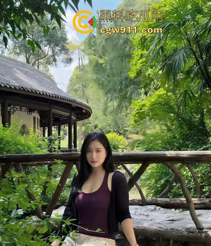 与大奶嫂子户外打野炮，正进入状态激战正酣，突然有人过来，吓得赶紧内射，户外就是刺激！-3