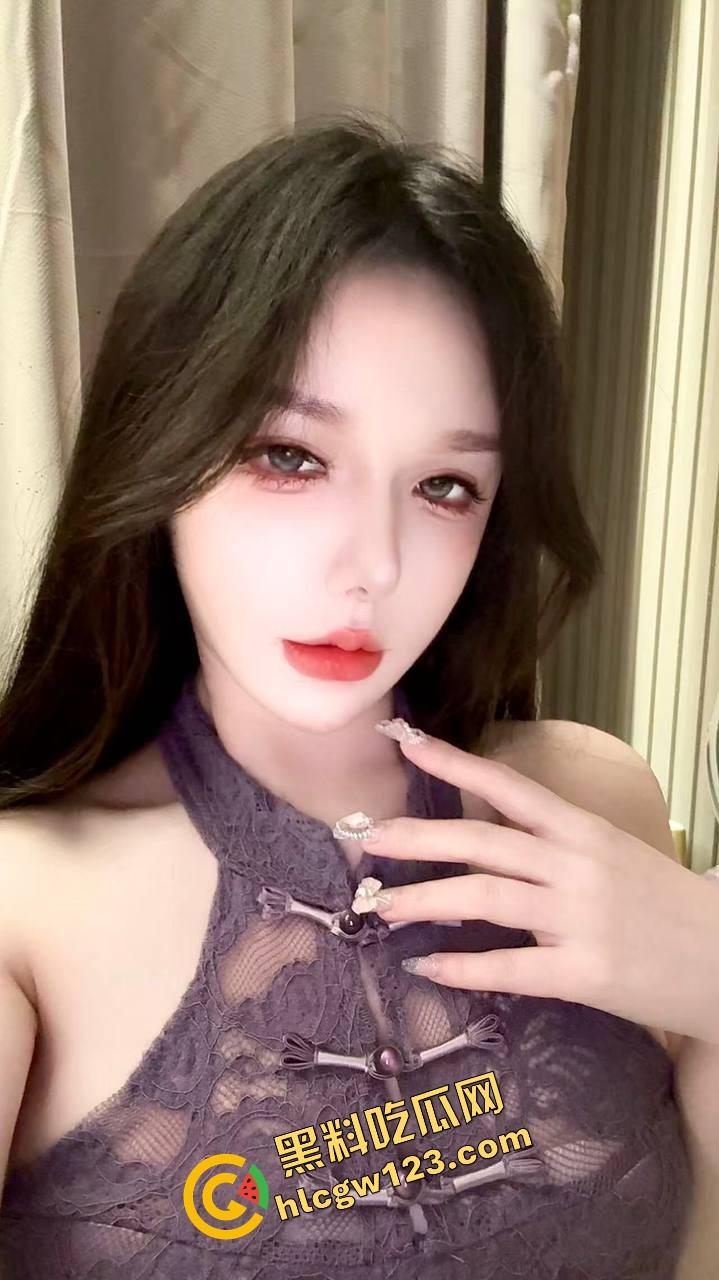 妹子穿小短裤黑色蕾丝内衣上阵，一进门就让人心跳飙升，这是方便随时脱光直接上马？-2