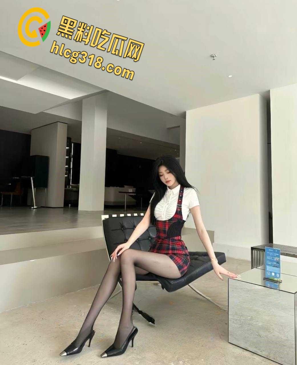 南京艺术学院大三学生妹【李熙雯】，女上位疯狂抖动着蜜桃臀，后入粉嫩一线天，很难不心动啊 !-3