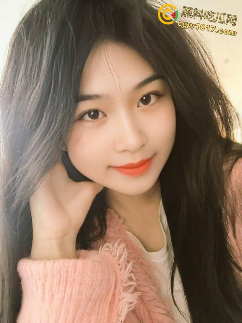 上海反差学生妹【李斯婷】表面清纯女神实则风骚母狗，白虎骚穴自慰猛插，白浆直流！-1