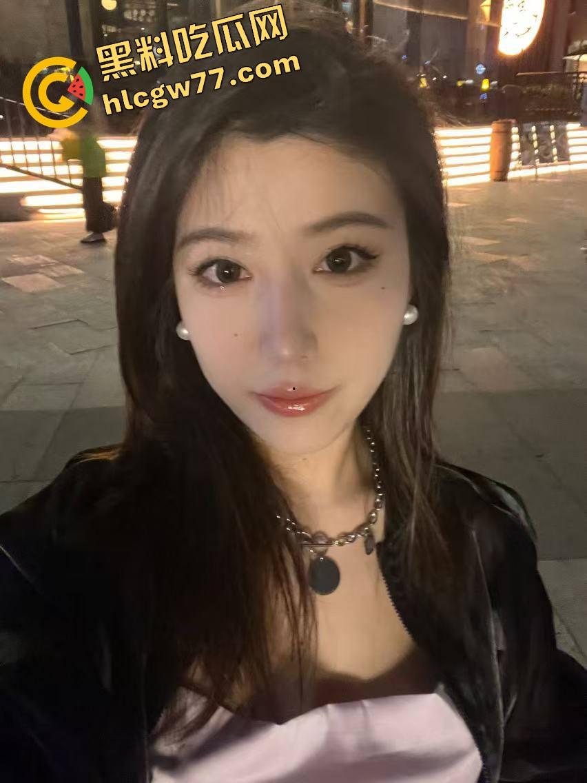 上海极品前女友【李海元】巨乳晃动毒龙深喉，分手后反差母狗身份曝光，骚得连鸡巴都哭了！-4