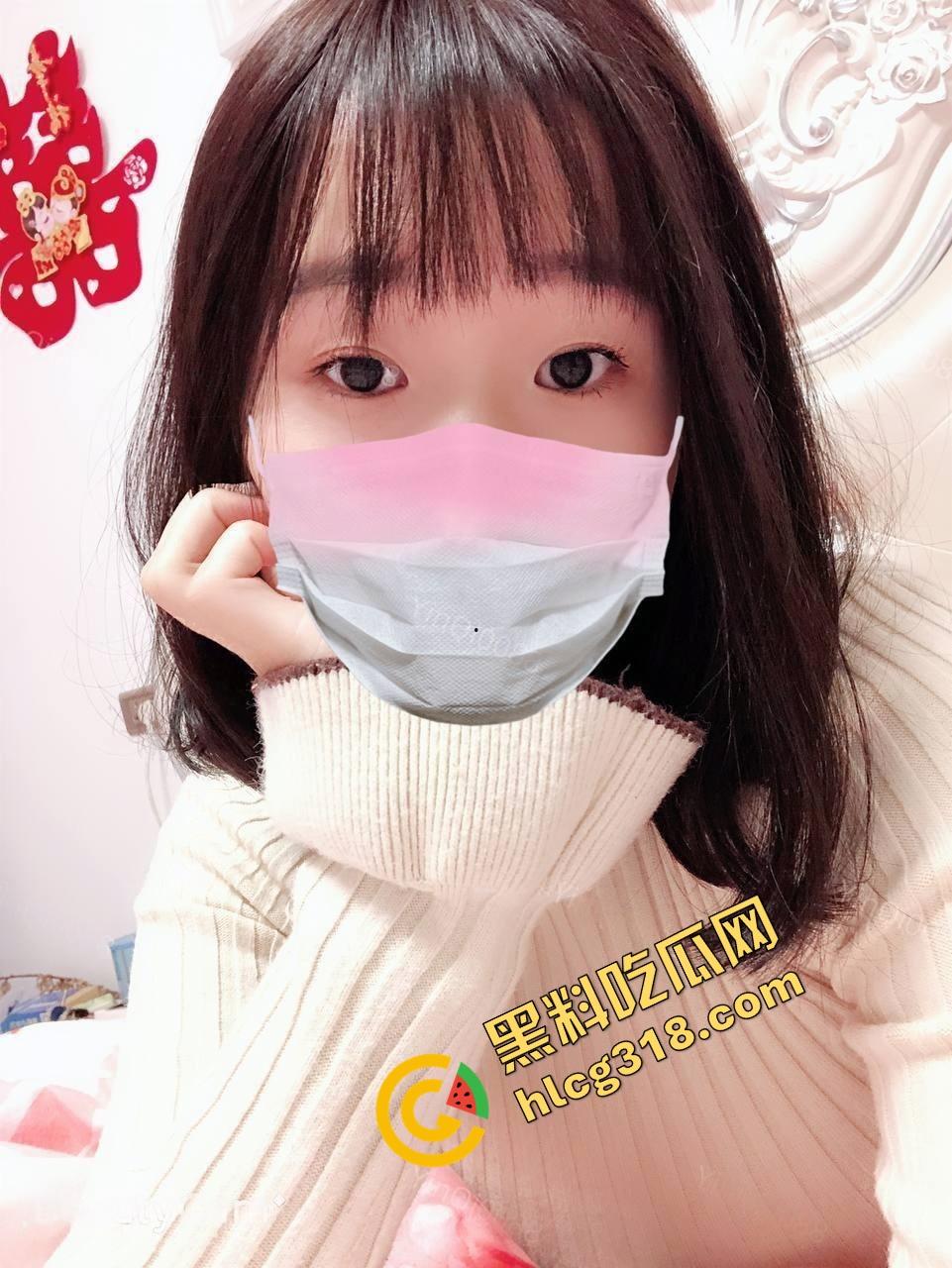 HM试衣间小短裙方骚妹刚脱衣服就被拉进来打屁股，边试衣边做爱，羞得她脸都红到脖子根！-1