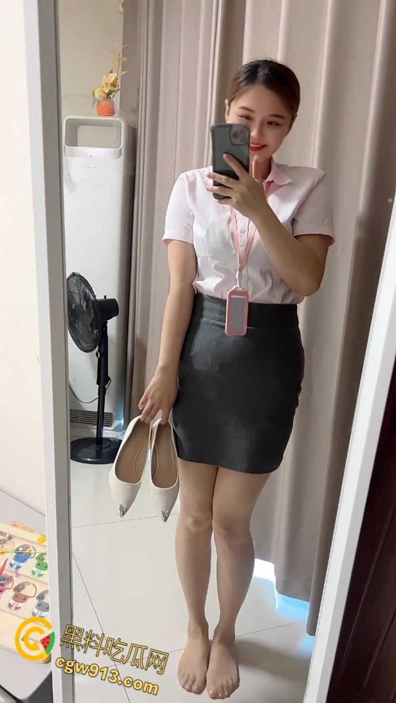 抖音熟女网红【杨枝甘露】，巨乳宝妈卖片捞金，各种情趣露出，玩具自慰花式插穴，老A8也是A8 ！-5