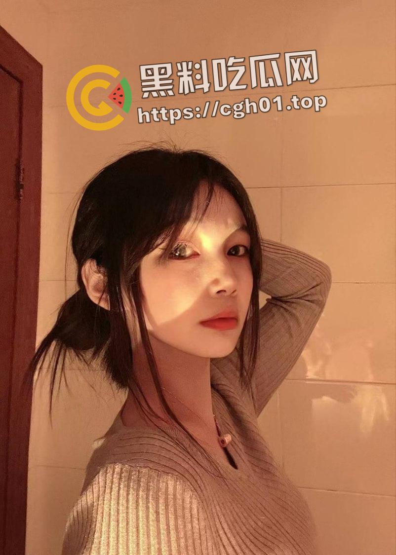 南京研究生网调母狗 逼里洗樱桃吃 超粗玩具硬塞进去 果然研究生玩的就是比专科花-2