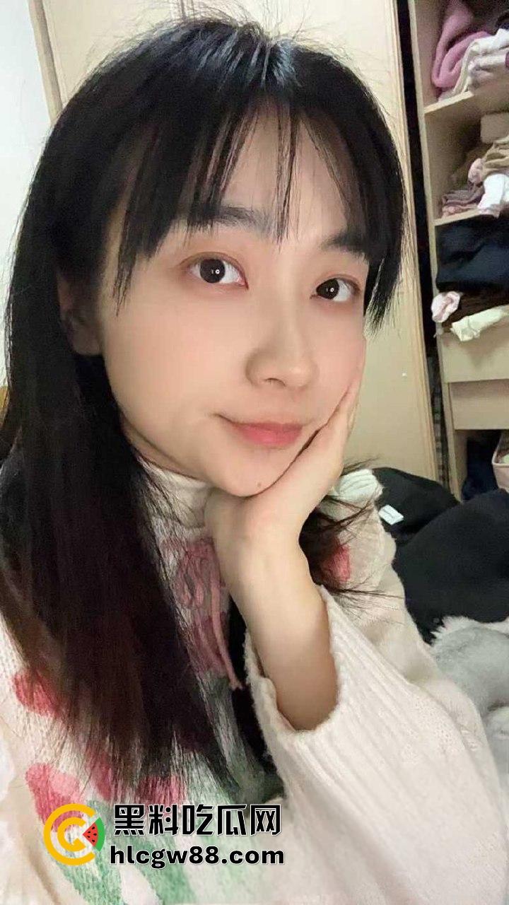 山东泰山少妇【杨薇娜】裸聊视频流出，自慰扣穴画面辣眼，高冷外表藏欲求不满，反差母狗直接撸爆！-3