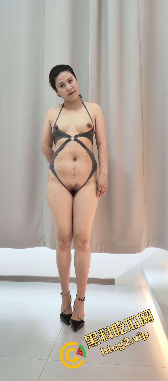 熟女人妻黑木耳自拍曝光！木耳黑得让人直呼看不清了-8