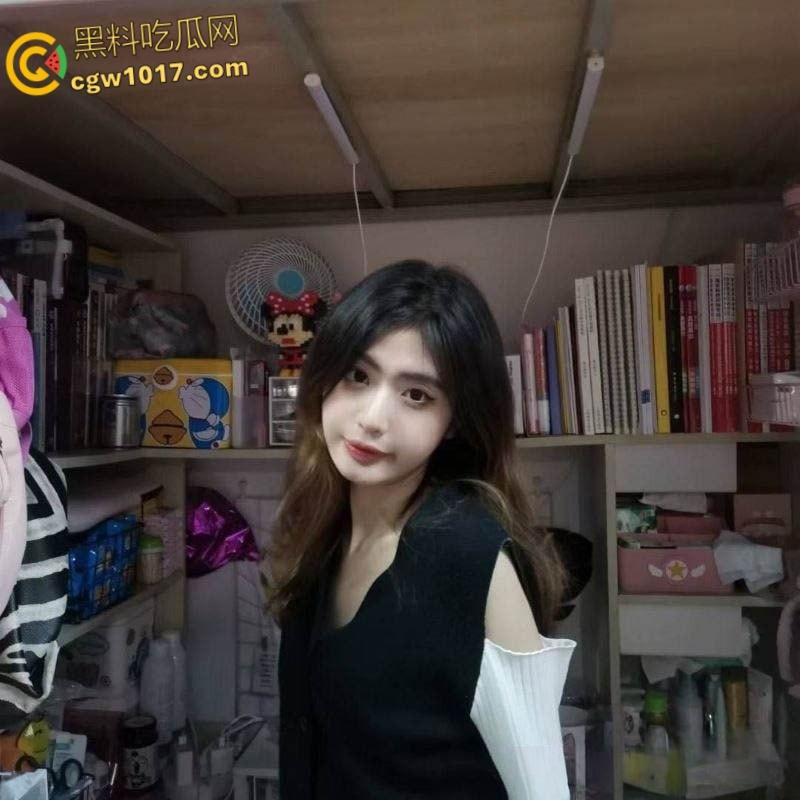 江苏师范大学女神【丁晓眠】，清纯白月光被渣男爆操嫩逼，大屌直捅后入，跪吞大屌后入喷汁！-1