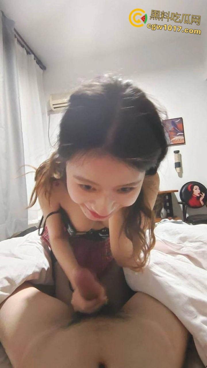 江苏师范大学女神【丁晓眠】，清纯白月光被渣男爆操嫩逼，大屌直捅后入，跪吞大屌后入喷汁！-5