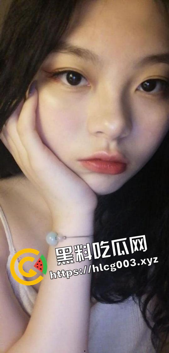 香港大学【陈嘉琪】02年美少女反差母狗 被男友肛塞调教 大屌猛操无毛白虎嫩逼 私密内容被流出-4