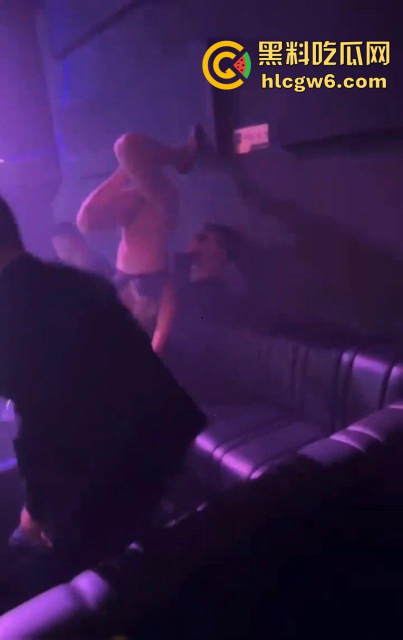 KTV坐台女包间骚操作全解析!口交、做爱、裸舞样样全 公共场合直接开车 商K玩法科普让你打开新世界!-2