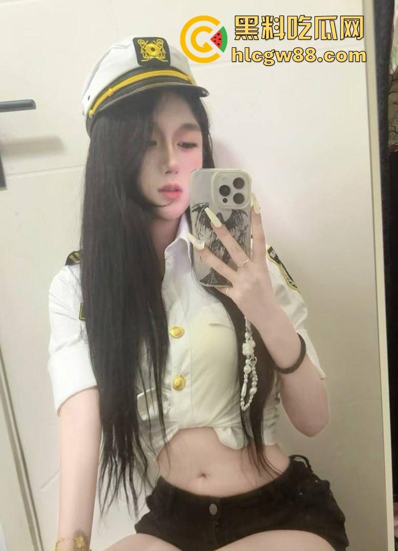 安徽合肥【钟然然】高颜值极品身材嫩妹 被金主包养调教成极品母狗 制服黑丝舔脚口红插逼淫荡至极-4