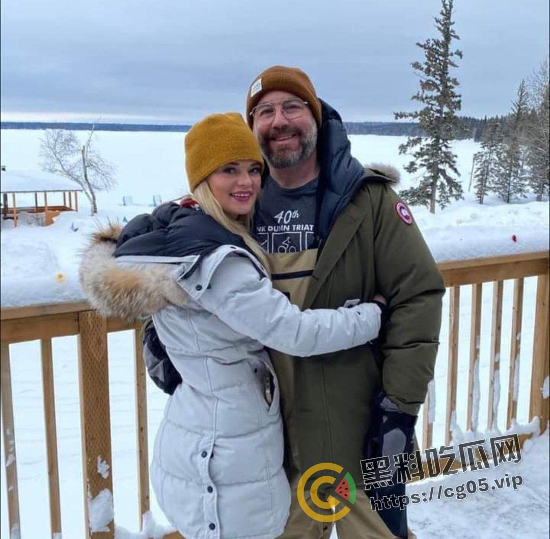 标题 美国大学教授反差婊 老公绿帽奴 喜欢看老婆和黑人学生做爱 视频被流出 那么大的黑棍不得捅进胃里-1