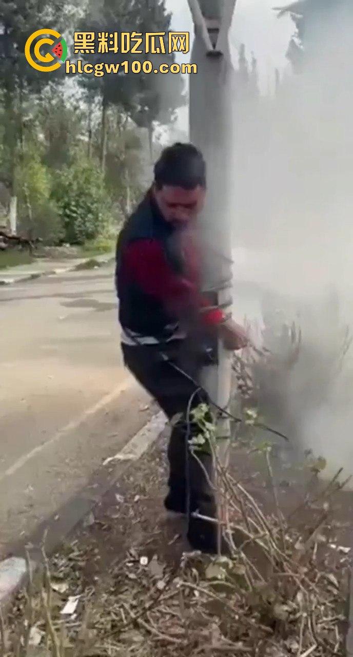 叙利亚反叛军武力镇压民众，现场暴力血腥天尸横遍野堪称世界末日。-14