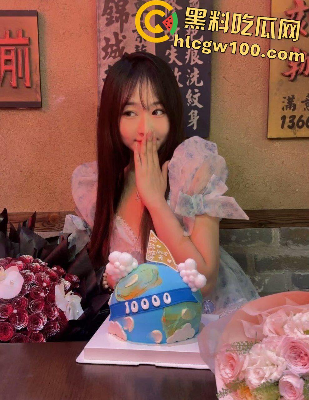 天津【郝天莙】按主人命令社死曝光，高颜值粉嫩白虎骚穴，纹身肥臀玩肛塞-6