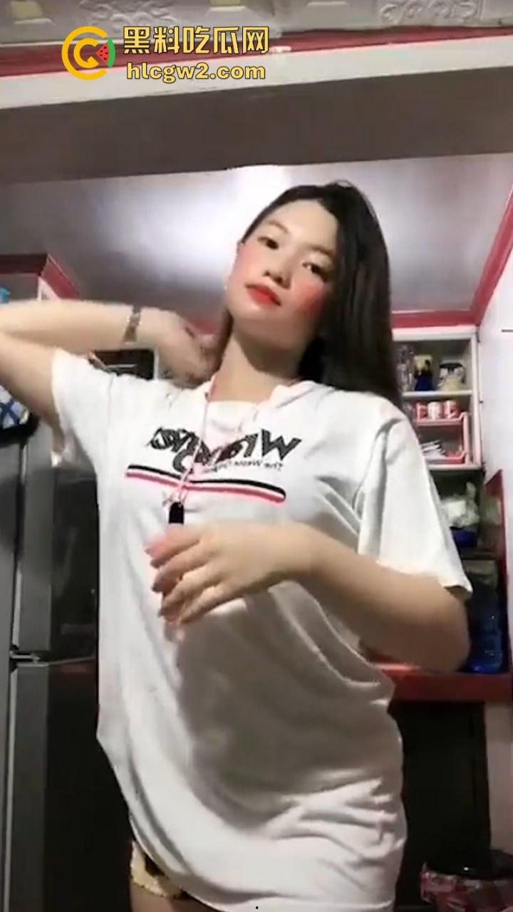 27万粉丝国际版抖音网红【bigbae】金主高价定制露脸揉奶诱惑私拍 ！美艳尤物魅惑到让你瞬间沉沦！-14