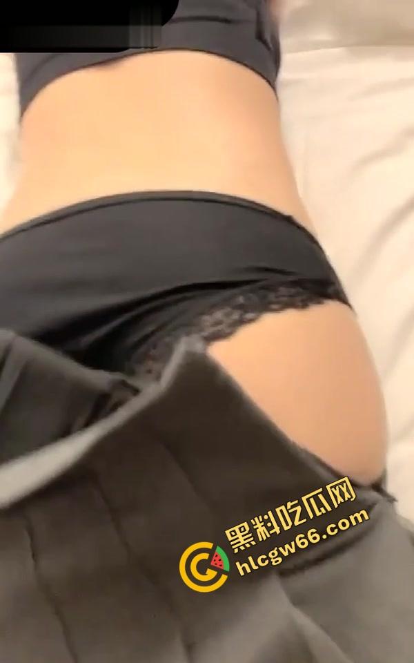 老同学聚会灌醉女同学假送回家拖进迷奸酒店，嫩洞爆草爽到腿抽筋，干得她昏头爽死床上！-14