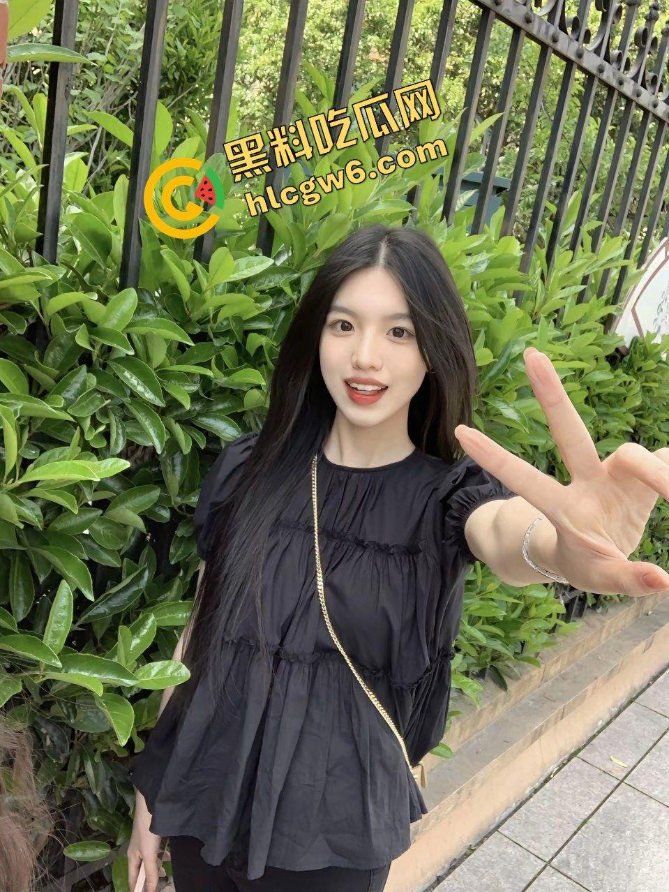 浙江外国语学院反差婊女学生『毛雯婷』大学寂寞与2位单男3p口交爆干 蹲姿伺候肉棒！原创独家曝光！-3