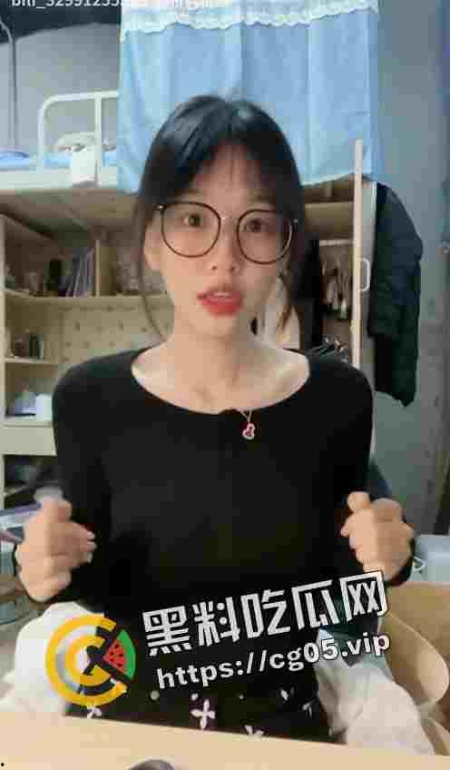 b站 大学生up主 错传私密视频 目前已经下架全部视频  女大学生的屁股就是嫩啊 馒头逼能掐出水 3v合1-2