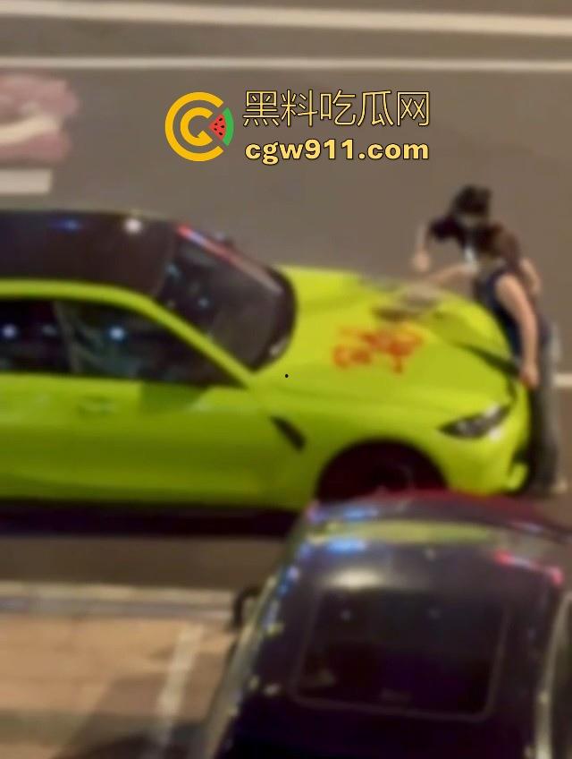 疑是宝马最新配色涂装？福清宝马渣男脚踏多船被发现，多名女友上门给其车改装，还别说这配色还行！-3