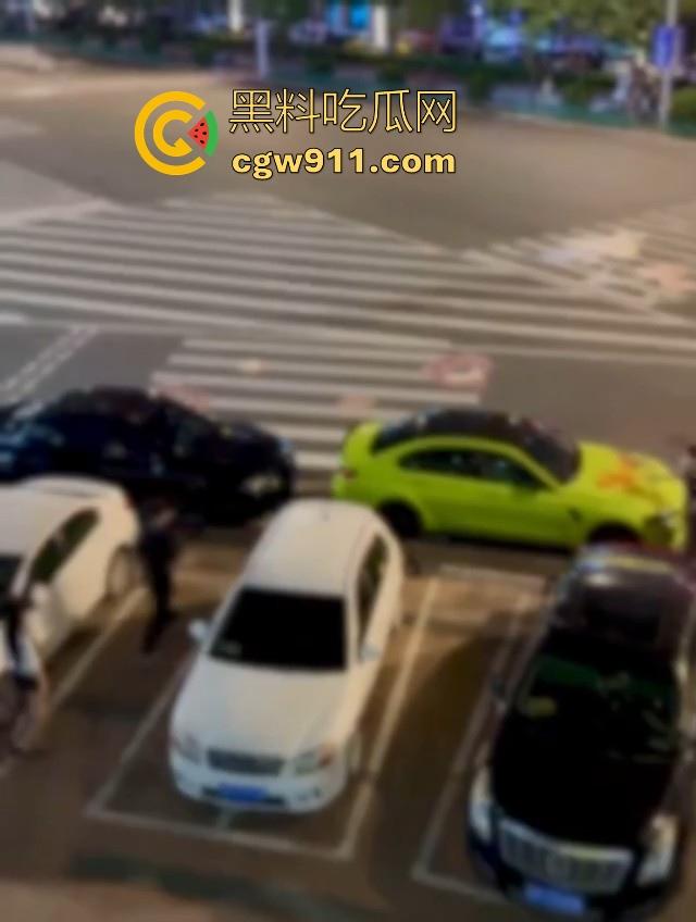 疑是宝马最新配色涂装？福清宝马渣男脚踏多船被发现，多名女友上门给其车改装，还别说这配色还行！-4