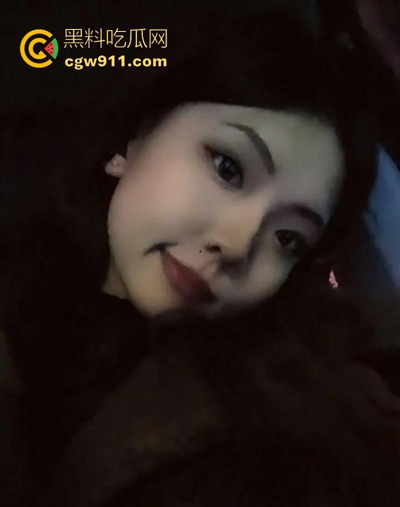 新疆大学极品女大【赵芽菲】自慰视频曝光，为捞金卖自慰视频尺度超爆，多毛蜜穴淫汁拉丝诱人！-2