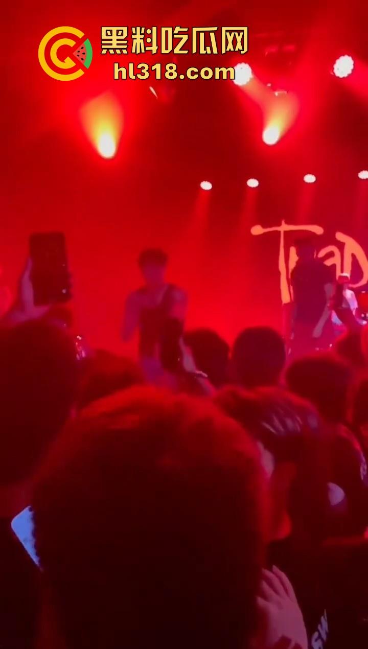 杭州TrapCN酒吧，猥琐男近距离射美女腿上，猥亵行为引发全场diss，你别说这哥们挺hip hop的！-7