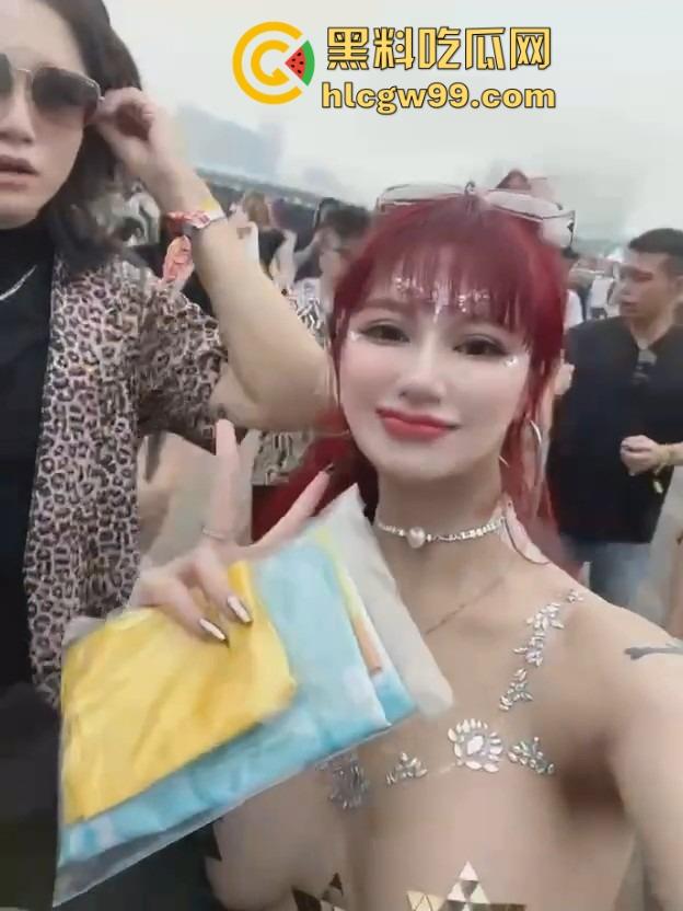 海口电音节小仙女玩得真花，乳贴当衣服半裸晃奶，这是货比三家，方便海王们精挑细选精准下单？-6