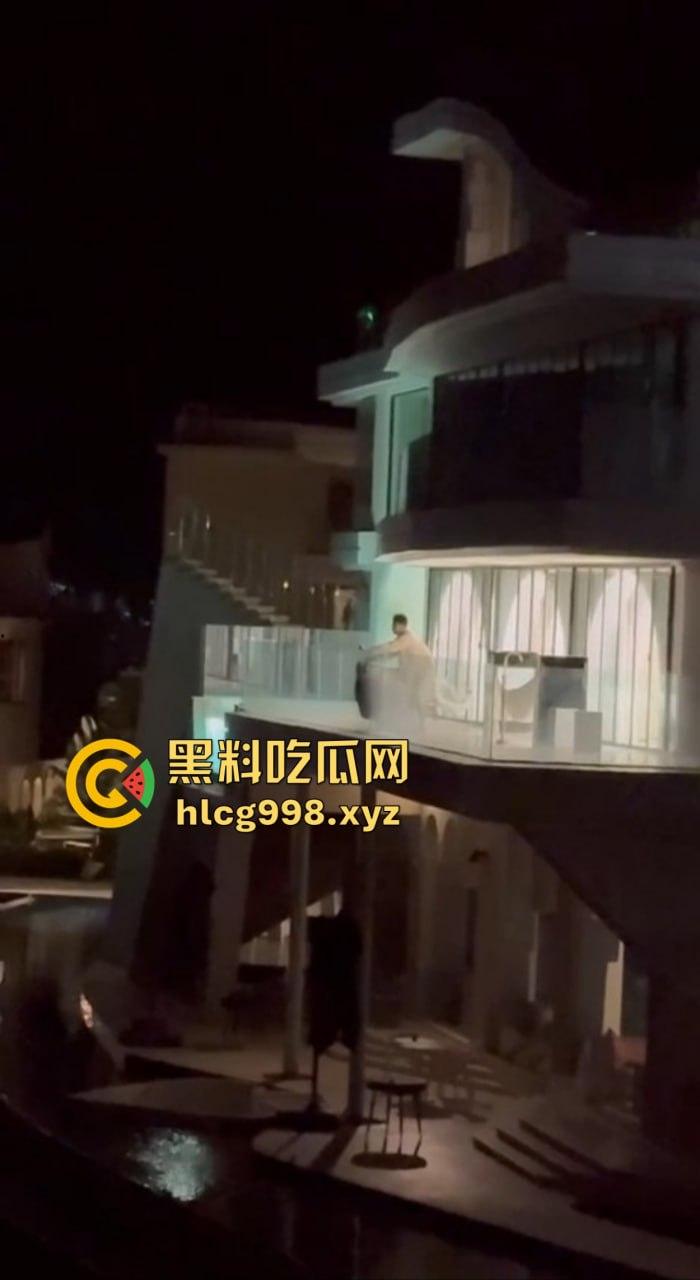 露天阳台大战直播翻车！富豪哥撸了半天没搞定，最后女方靠嘴收场，小姐姐全程无语拍摄！-5