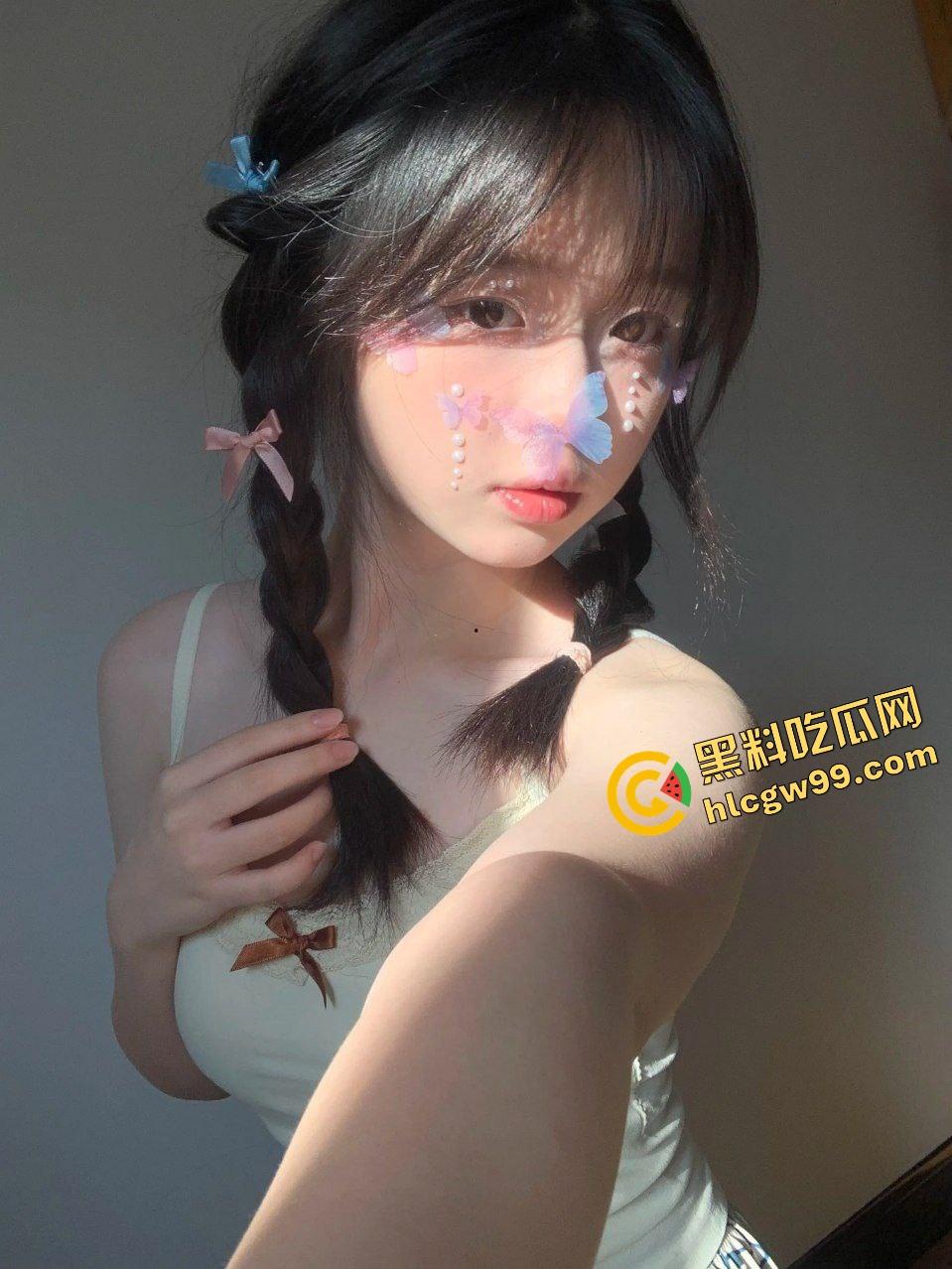 河南艺术职业清纯学生妹【罗莉】一线天粉逼为艺术献身，配合大哥用香烟插逼吸烟！独家曝光流出！-2