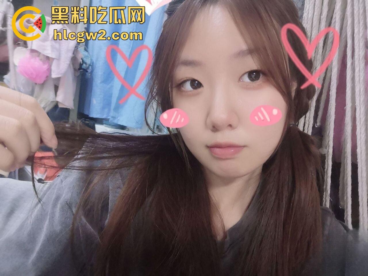 眼镜嫩妹【孙晓彤】自拍流出！粉酮体诱人，美乳骚穴，极品身材让人欲罢不能！-4