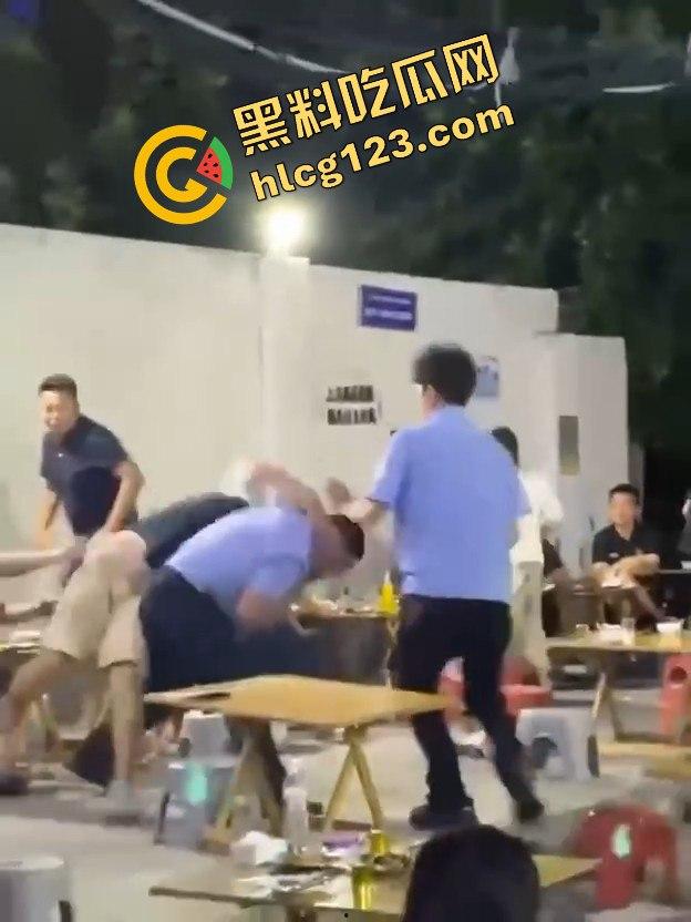吃烧烤喝点酒就敢硬刚警察？不搞点大动静酒都算白喝了！-5