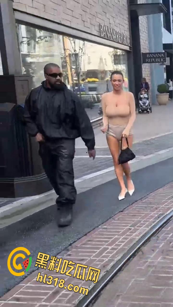 侃爷洛杉矶带老婆比安卡Bianca Censori逛街，透视装露极品豪乳，曼妙身姿白嫩巨乳清晰可见！！-5