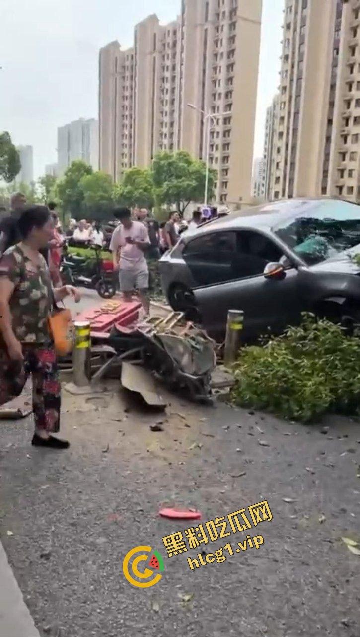 新能源极氪001 极速飞车黄毛 刚结婚大喜就出车祸！致2死1伤！-18