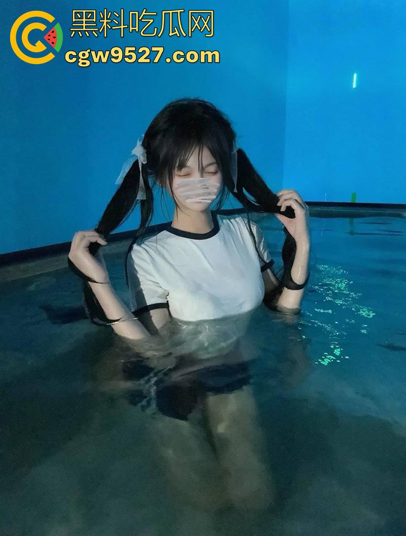 超性感百变萝莉少女，肌肤白嫩身材纤细修长，可御姐可萝莉极度反差，自拍裸露视频勾引大哥！-1