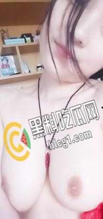 湖南农业大学巨乳反差母狗 刘佳琳 外表清纯私底下超级风骚 叫床声音十分好听 还喜欢吞精！-3