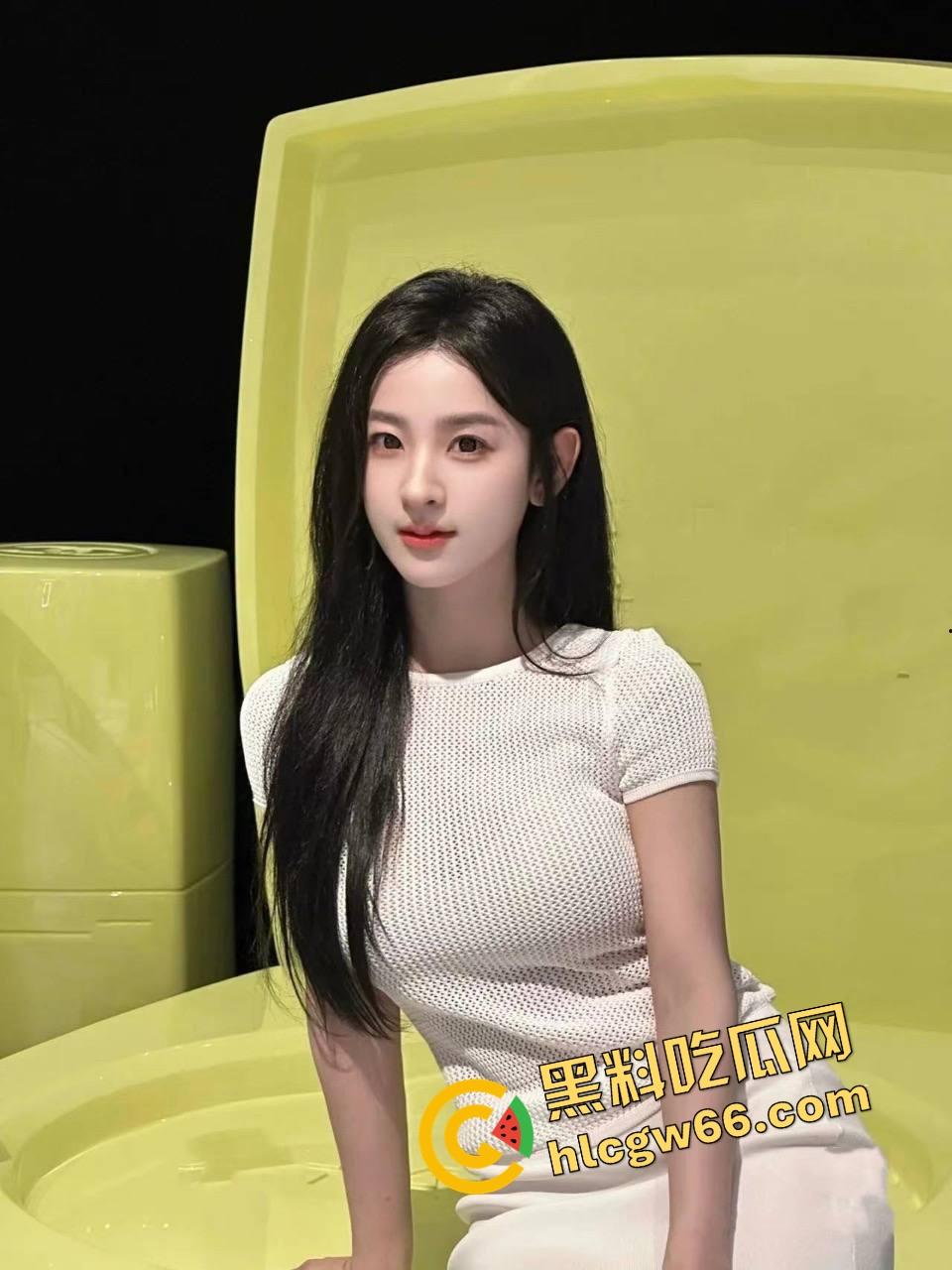 逼门开口会呼吸，精神小妹现场放逼技惊呆全场，骚穴噗噗响成骚乐队，简直活体吹风机！-1