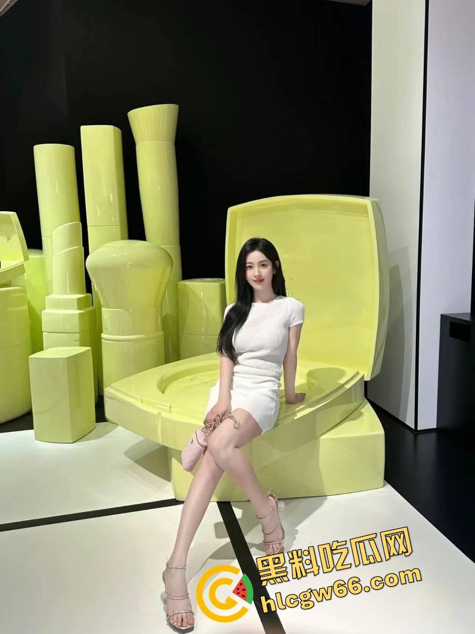 逼门开口会呼吸，精神小妹现场放逼技惊呆全场，骚穴噗噗响成骚乐队，简直活体吹风机！-3