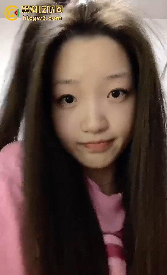 白天温柔照顾病人的天使，晚上跪地吞大肉棒化身魔鬼 贪婪吞咽大肉棒享受猛烈抽插，护士反差骚浪到极致！-10