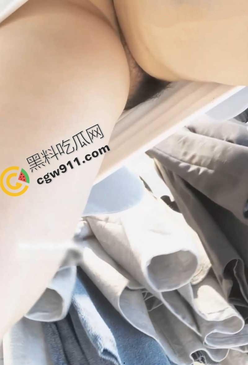 顶级偷拍精选！美艳骚妇真空美腿火辣躁动，嫩穴翘臀，刺激无比，欲火难耐！-7